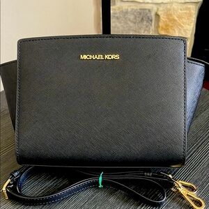 Michael Kors NWOT Selma Medium Saffiano Leather Black Crossbody Bag